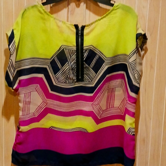 Geometric-patterned Xhilarationblouse EUC XS - Picture 2 of 8